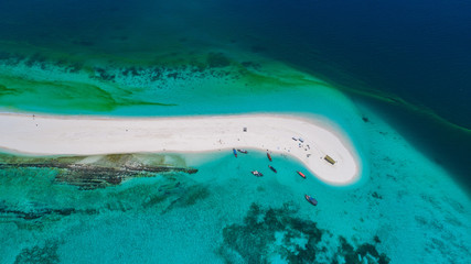 Obraz premium Sand bank near Stone Town. Zanzibar, Tanzania.