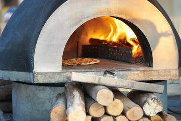 pizza oven for bake hot with firewood for energy