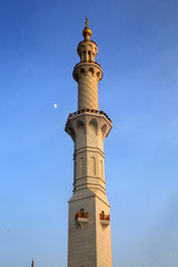 Minaret. Mosquée Sheikh Zayed. 1995. Abou Dhabi. / Sheikh Zayed Mosque. 1995. Emirate of Abu Dhabi.