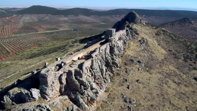 Castillo de Peñas Negras en Mora, localidad de Toledo (Castilla la Mancha, España) Video aereo con Drone