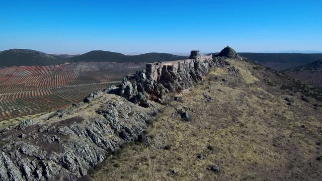 Drone en Castillo de Peñas Negras en Mora, localidad de Toledo (Castilla la Mancha, España) Video aereo con Dron