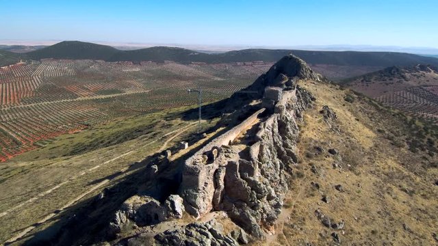 Castillo de Peñas Negras en Mora, localidad de Toledo (Castilla la Mancha, España) Video aereo con Drone