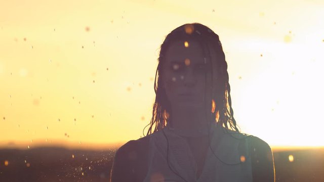 Contre jour portrait, slow motion
