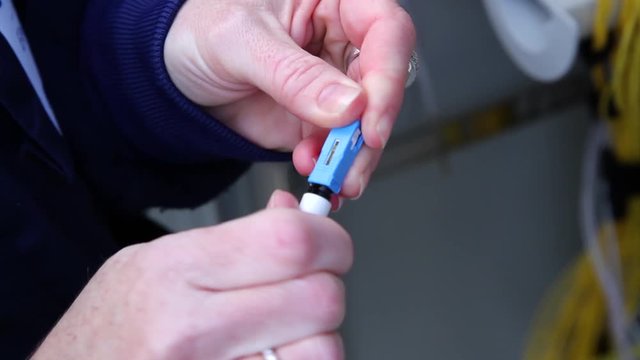 attaching connector to fiber cable