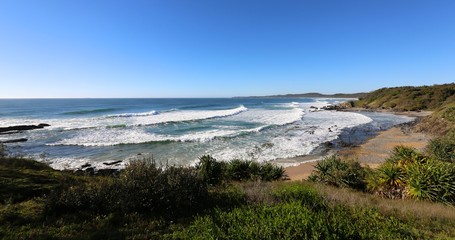 Obraz premium A perfect sunny day at Minnie Water Beach in Yuraygir National Park on the mid north coast of NSW in Australia.