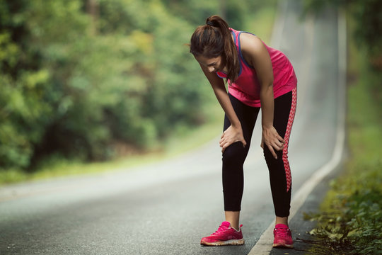 Women are tired From jogging on a steep slope