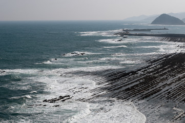 鬼の洗濯岩と白波
