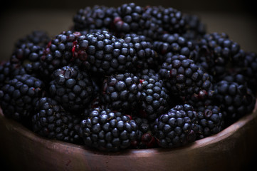 Blackberries in wood bowl