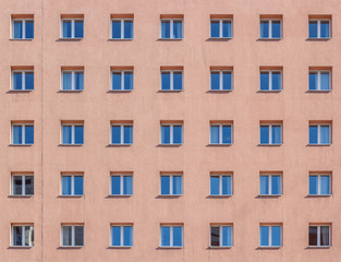 Wall with rhythm from windows