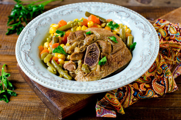 Thigh of turkey stew with vegetables: corn, green beans, carrots and bell pepper