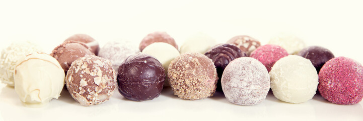 Header, Trüffelpralinen oder Schokoladen Pralinen, verschiedene Sorten