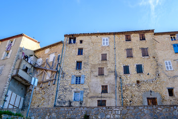 Les façades des maisons de village de Fayence. Provence, France.