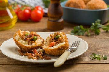Rice balls with minced meat.
