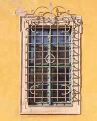 Fototapeta na wymiar old vintage window, building detail
