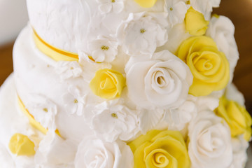 Obraz na płótnie Canvas Wedding cake with yellow flowers, wedding cake