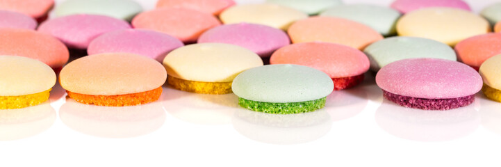 Banner, Biscuits oder Biskuits bunt, freigestellt vor Weiß, Textfreiraum