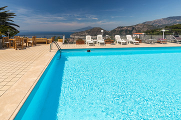 Fototapeta na wymiar Swimming pool on the Amalfi Coast with views of the Gulf of Naples and Vesuvius. Sorrento. Italy