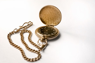 Stary złoty zegarek kieszonkowy z łańcuszkiem, retro