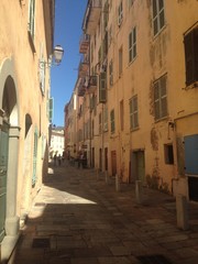 Obraz premium Rue ensoleillée