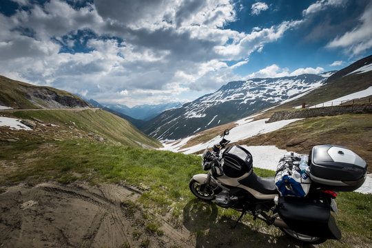 viaje en moto por los alpes