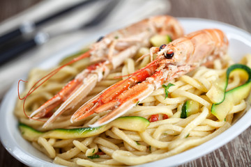 Tagliatelle with prawns and zucchini
