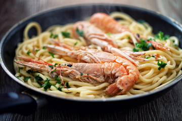 Tagliatelle with prawns and zucchini