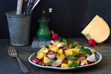Steckrübensalat mit Linsen, Radieschen und Petersilie