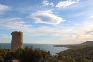 Fototapeta na wymiar Torre al lado del Mediterraeo, Serra d'Irta, Castellón