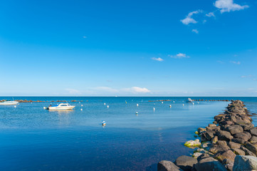Fototapeta premium Naturhafen am Wulfener Hals mit Blick über die Ostsee, Insel Fehmarn