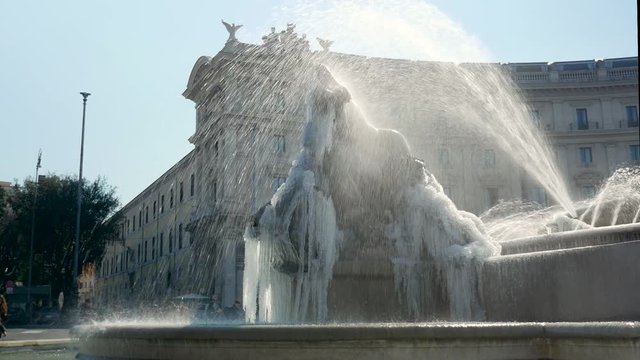 Ghiaccio a Roma - Piazza della Repubblica - Fontana delle Naiadi - Panoramica