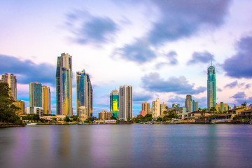 Fototapeta na wymiar Purple Gold Coast skyline in the evening