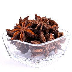  Anise in a glass bowl on a white background
