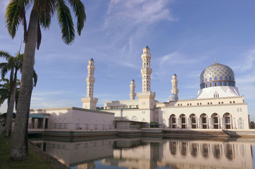 Fototapeta na wymiar Kota Kinabalu City Mosque, Borneo, Malaysia