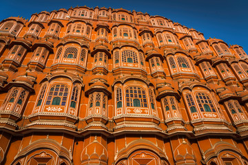Fototapeta na wymiar Hawa Mahal palace (Palace of the Winds) in Jaipur, Rajasthan, India.