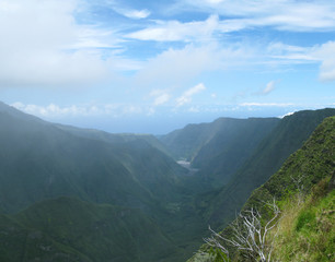 Saint Joseph / La Reunion: View over the deep caldera in which the Riviere des Remparts flows south from the slopes of the Piton des Songes to the Indian Ocean at Saint-Joseph