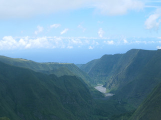 Obraz premium Saint Joseph / La Reunion: View over the deep caldera in which the Riviere des Remparts flows south from the slopes of the Piton des Songes to the Indian Ocean at Saint-Joseph
