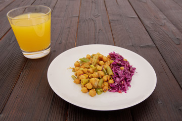 Crawling chickpeas with beans with salad