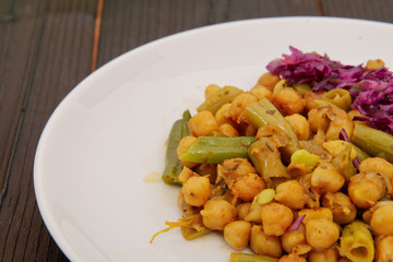 Crawling chickpeas with beans with salad
