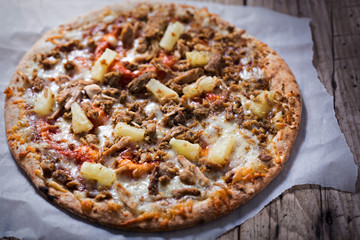Pulled pork and pineapple pizza 