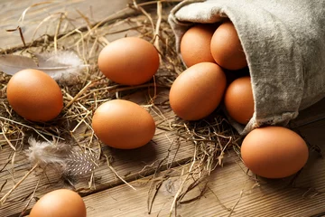 Keuken spatwand met foto Braune Eier frisch vom Bauernhof © jd-photodesign
