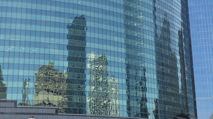 Spiegelungen an Glasfassaden