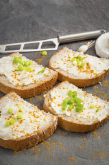 Bread with cheese and spring onion flavored spicy curry
