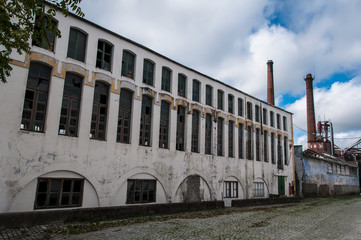 Fototapeta premium Fábrica antiga e abandonada