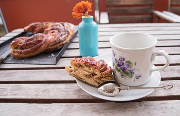 Braided nut cake with lemon fruity crust