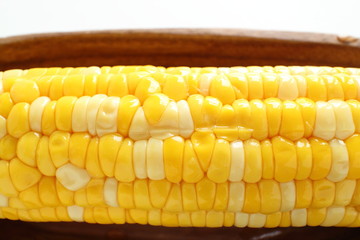 Boiled sweet corn on wooden bowl