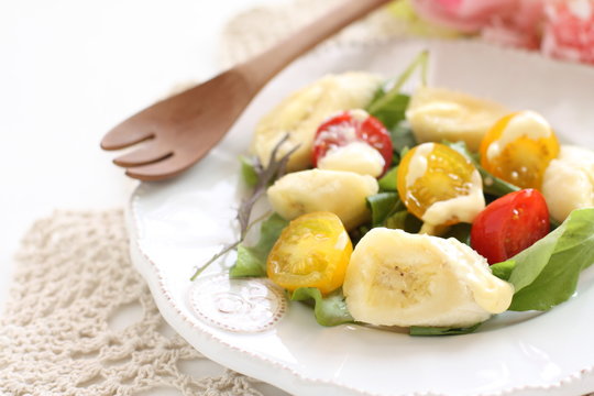Banana and multiple color tomato salad