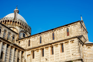 Obraz premium The Cathedral in Pisa, Italy, next to the Leaning Tower of Pisa.