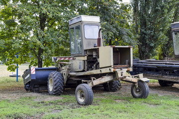 Forage harvesting means. The fork-lift truck.