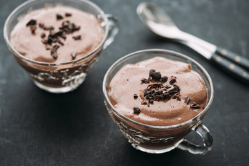 Food: chocolate pudding with cacao nibs, vegan
