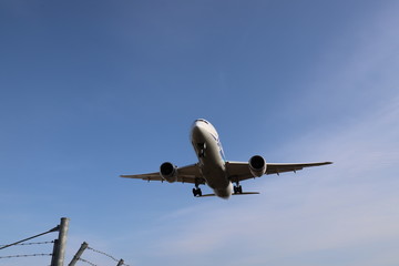 千里川土手からの飛行機